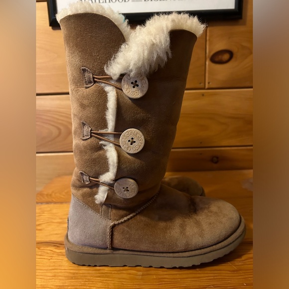 UGG Bailey 3 Button size 8 - Picture 6 of 11